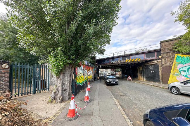 Lock up premises and land, Dagnall Park, Selhurst, London, SE25 6NS 3