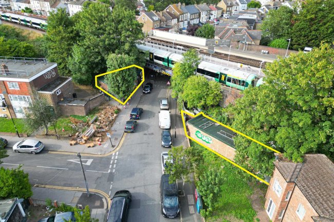 Lock up premises and land, Dagnall Park, Selhurst, London, SE25 6NS 3