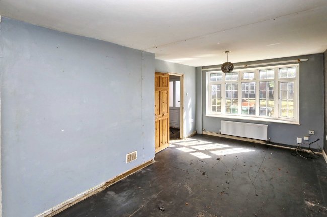 177 Tithe Farm Road, Houghton Regis, Dunstable, Bedfordshire, LU5 5JF 5