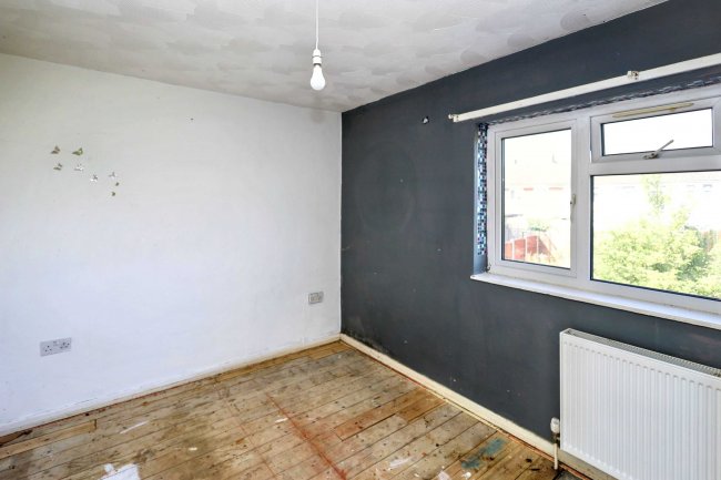 177 Tithe Farm Road, Houghton Regis, Dunstable, Bedfordshire, LU5 5JF 5