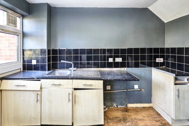 177 Tithe Farm Road, Houghton Regis, Dunstable, Bedfordshire, LU5 5JF 5