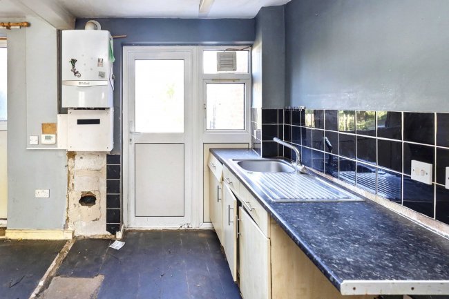 177 Tithe Farm Road, Houghton Regis, Dunstable, Bedfordshire, LU5 5JF 5