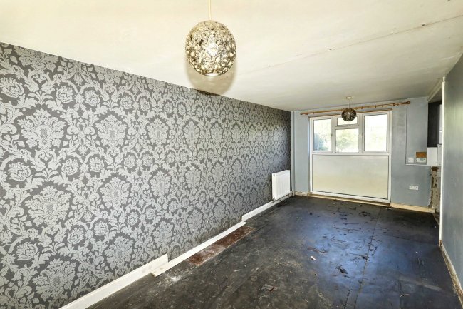 177 Tithe Farm Road, Houghton Regis, Dunstable, Bedfordshire, LU5 5JF 5