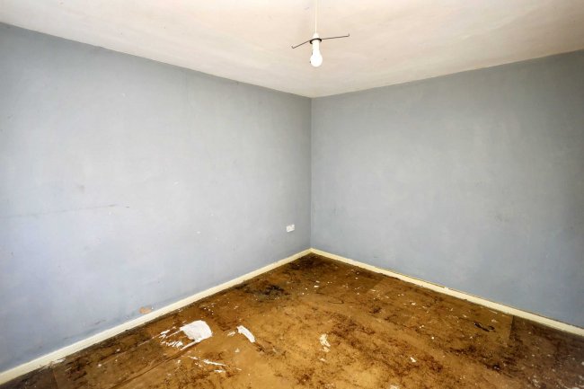 177 Tithe Farm Road, Houghton Regis, Dunstable, Bedfordshire, LU5 5JF 5