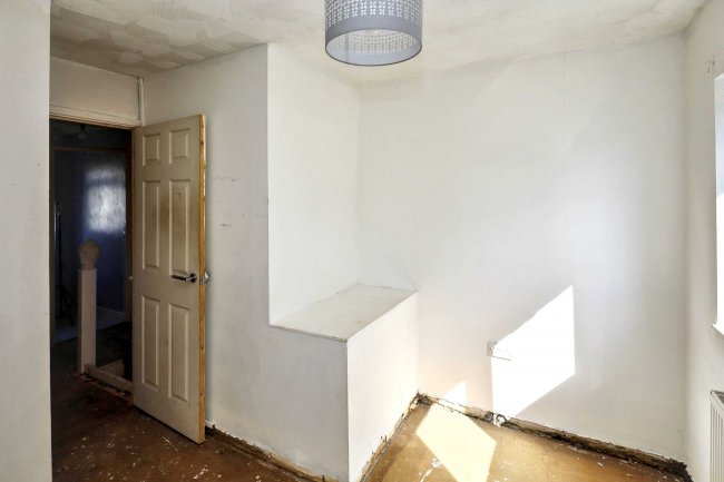 177 Tithe Farm Road, Houghton Regis, Dunstable, Bedfordshire, LU5 5JF 5