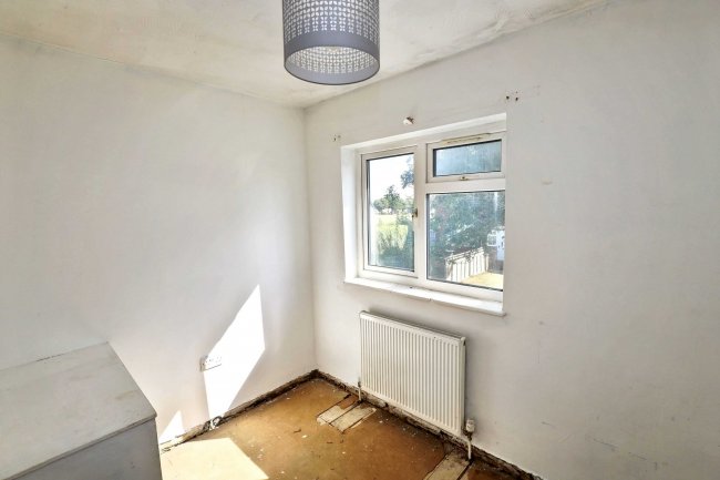 177 Tithe Farm Road, Houghton Regis, Dunstable, Bedfordshire, LU5 5JF 5