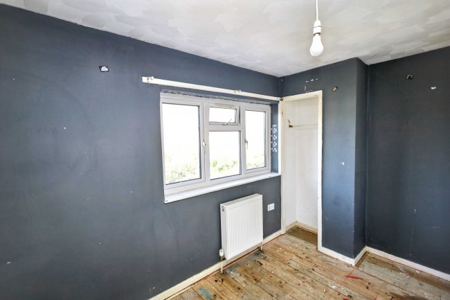 177 Tithe Farm Road, Houghton Regis, Dunstable, Bedfordshire, LU5 5JF 5