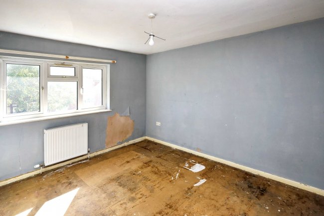 177 Tithe Farm Road, Houghton Regis, Dunstable, Bedfordshire, LU5 5JF 5