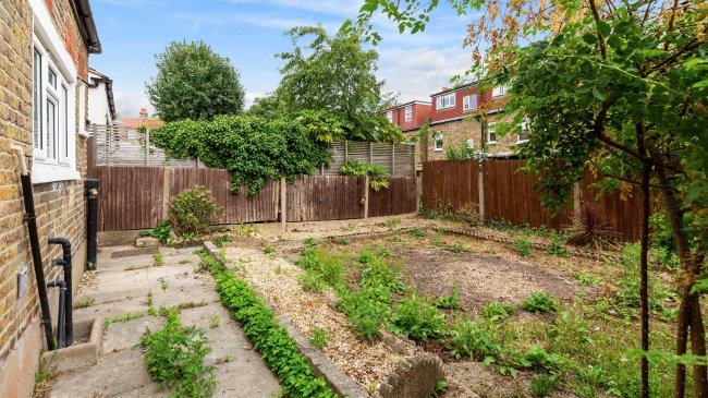 9 Arragon Gardens, Streatham, London, SW16 5LY 7