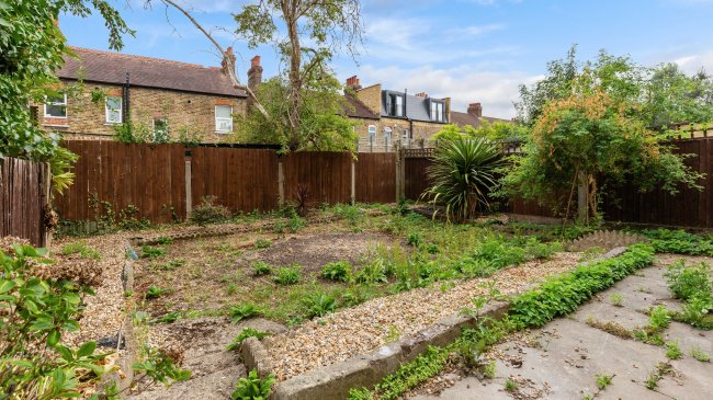 9 Arragon Gardens, Streatham, London, SW16 5LY 7