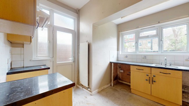 9 Arragon Gardens, Streatham, London, SW16 5LY 7