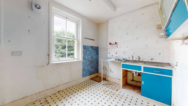 55 Greyhound Mansions, Barons Court, London, W6 8NY 5