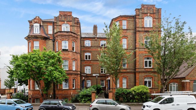 55 Greyhound Mansions, Barons Court, London, W6 8NY 5