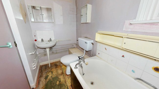 55 Greyhound Mansions, Barons Court, London, W6 8NY 5