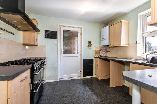 24 Snow Hill, Maulden, Bedford, MK45 2BW 2