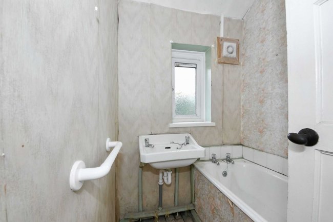 79 Darwin Road, Walsall WS2 7EP 1