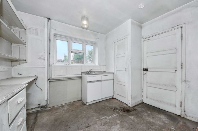 79 Darwin Road, Walsall WS2 7EP 1