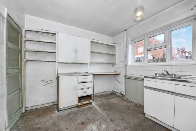 79 Darwin Road, Walsall WS2 7EP 1