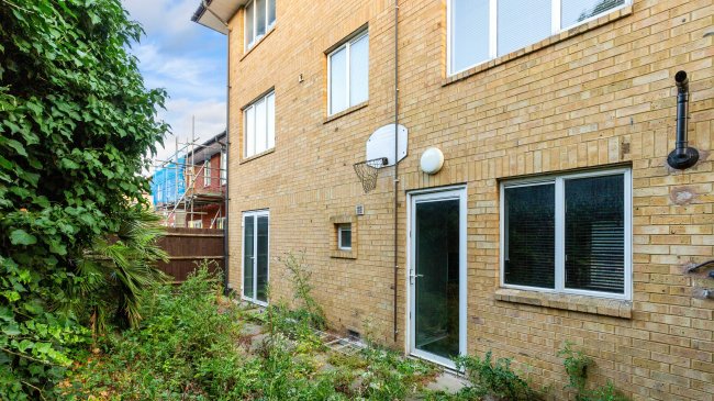 118 Covelees Wall, Winsor Park Estate, Beckton, London, E6 6WF 6