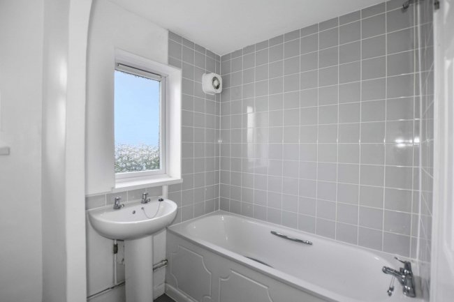 27 Marden Crescent, Bexley, Kent, DA5 1PW 2