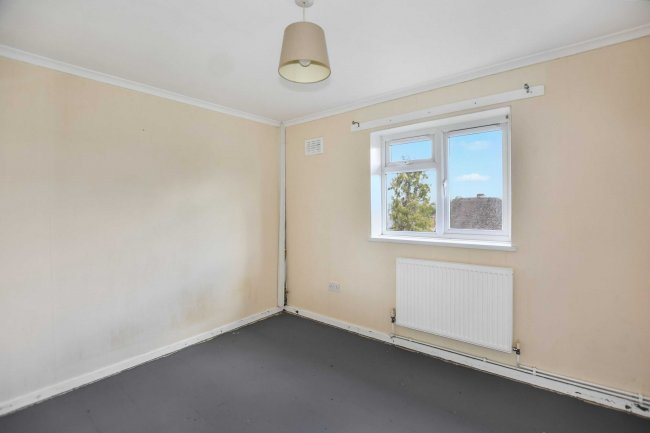 27 Marden Crescent, Bexley, Kent, DA5 1PW 2