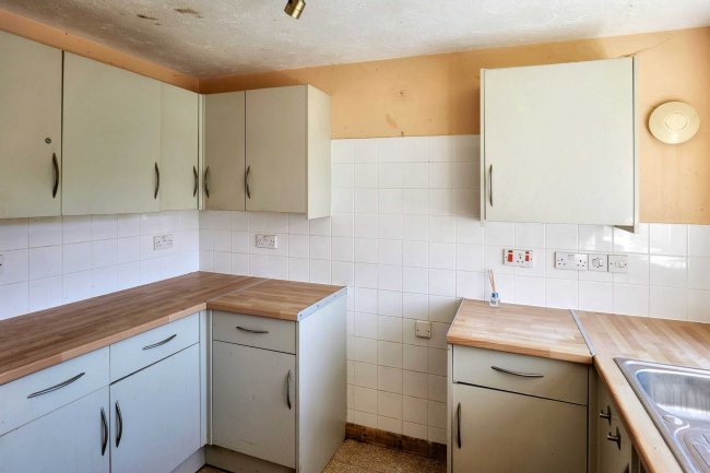 9 Madison Close, Gosport, PO13 9UL 6