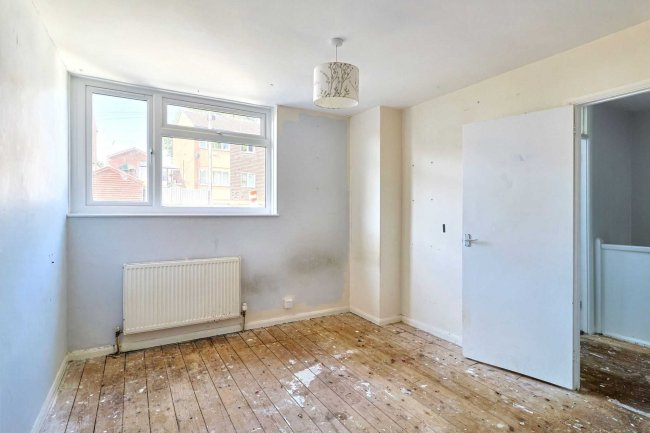 2 Woburn Road, Yeovil, Somerset BA21 5JY 4