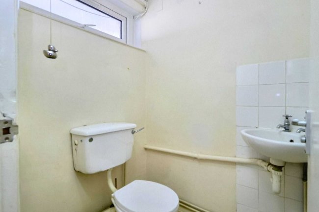 2 Woburn Road, Yeovil, Somerset BA21 5JY 4