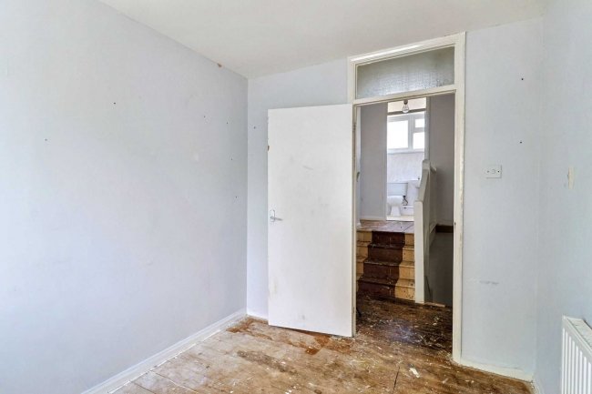 2 Woburn Road, Yeovil, Somerset BA21 5JY 4