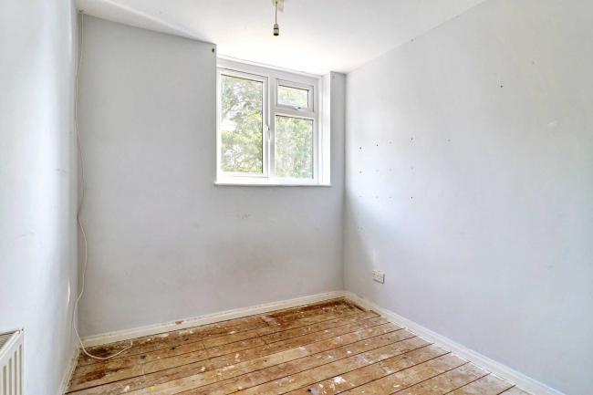 2 Woburn Road, Yeovil, Somerset BA21 5JY 4