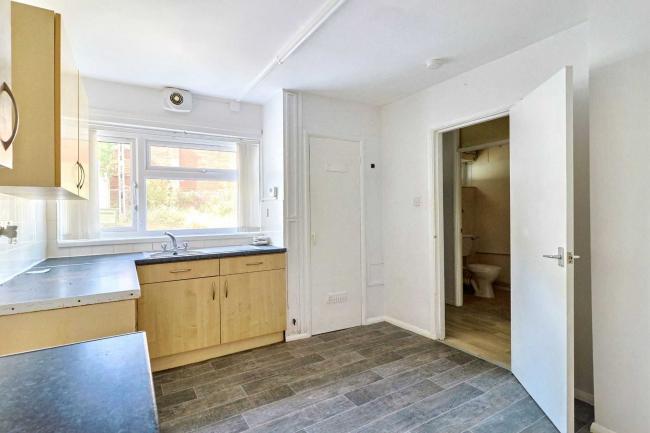 2 Woburn Road, Yeovil, Somerset BA21 5JY 4