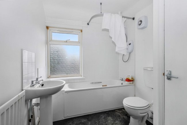 43 Upper Kings Avenue, Higham Ferrers, Wellingborough NN10 8JZ 7