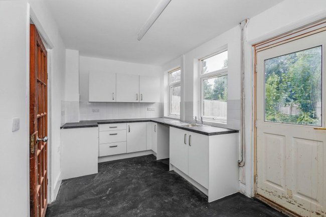 43 Upper Kings Avenue, Higham Ferrers, Wellingborough NN10 8JZ 7