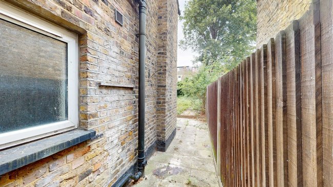 Ground Floor Flat, 59 Harley Road, Harlesden, London NW10 8BA 3