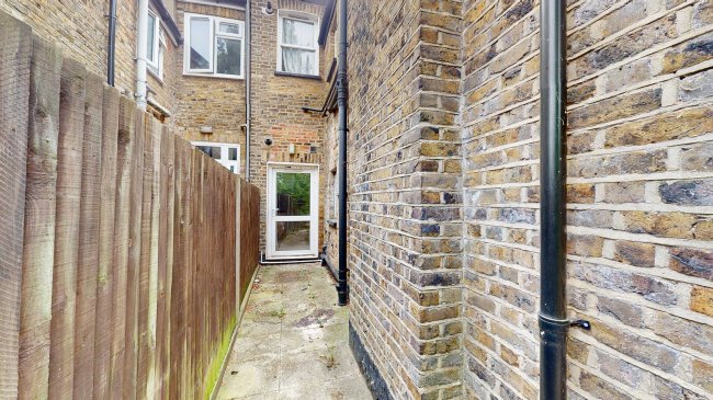 Ground Floor Flat, 59 Harley Road, Harlesden, London NW10 8BA 3