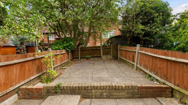 18 Erconwald Street, Acton, London, W12 0BS 2