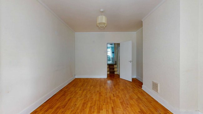 18 Erconwald Street, Acton, London, W12 0BS 2
