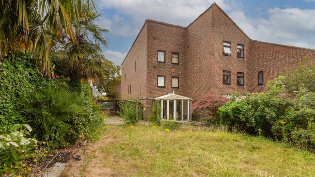 12 Beckett Close, Streatham, London, SW16 1AN 1