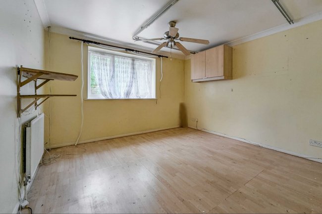 8 Pool Court, Catford, London,  SE6 3JQ 3