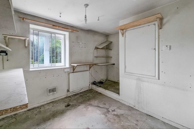 8 Pool Court, Catford, London,  SE6 3JQ 3