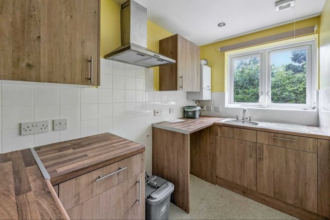 8 Pool Court, Catford, London,  SE6 3JQ 3