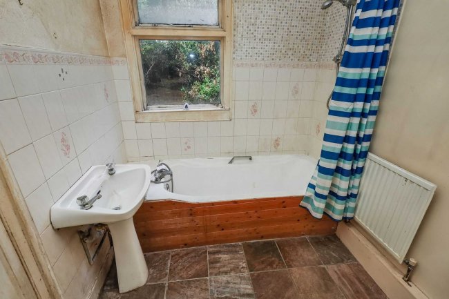 Ground Floor Flat, 9 Albert Square, Stratford, London E15 1HJ 9