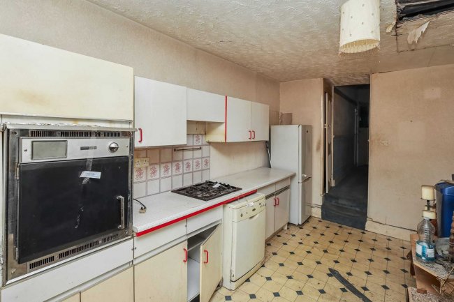 Ground Floor Flat, 9 Albert Square, Stratford, London E15 1HJ 9