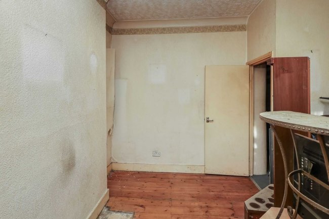 Ground Floor Flat, 9 Albert Square, Stratford, London E15 1HJ 9