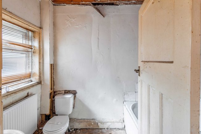 34 Station Avenue South, South Fencehouses, Houghton Le Spring, Tyne and Wear, DH4 6HN 10