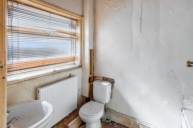 34 Station Avenue South, South Fencehouses, Houghton Le Spring, Tyne and Wear, DH4 6HN 10