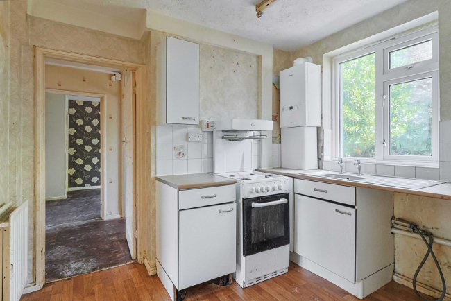 6 Boleyn Crescent, Weymouth, DT4 9JX 4