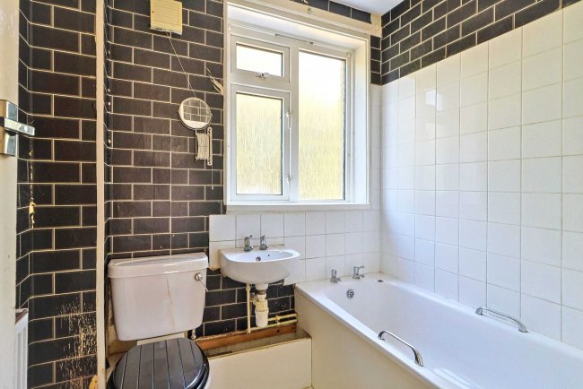 6 Boleyn Crescent, Weymouth, DT4 9JX 4