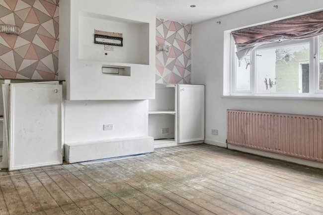 46 Mayplace Avenue, Crayford, Dartford, DA1 4PG 7