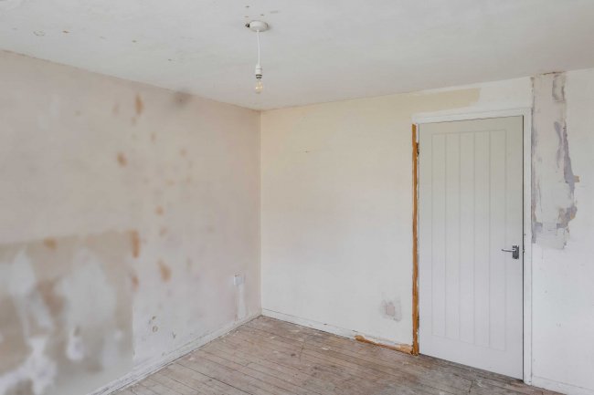 61 Glyndebourne Close, Salisbury, SP2 9HA 1